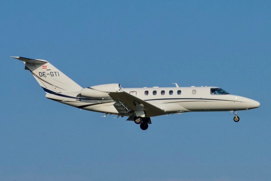 Cessna Citation CJ4 light jet OE-GTI on approach with undercarriage extended
