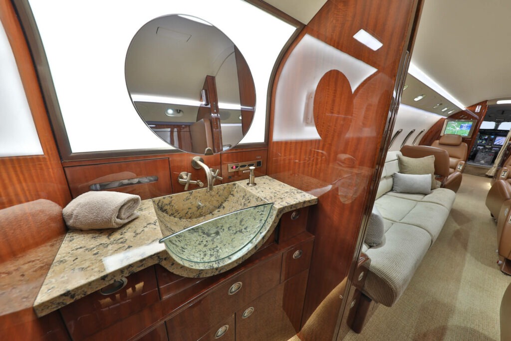 Bombardier Challenger 300 Interior
