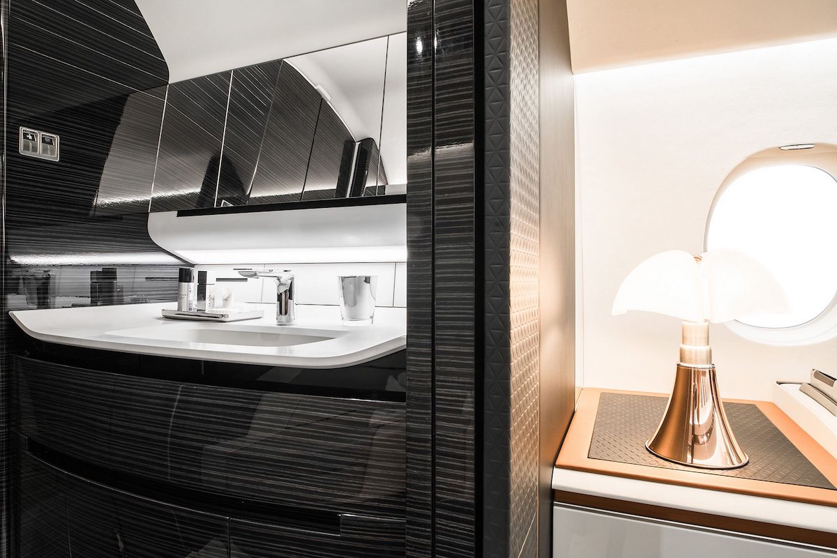 Falcon 6X toilet/restroom/lavatory
