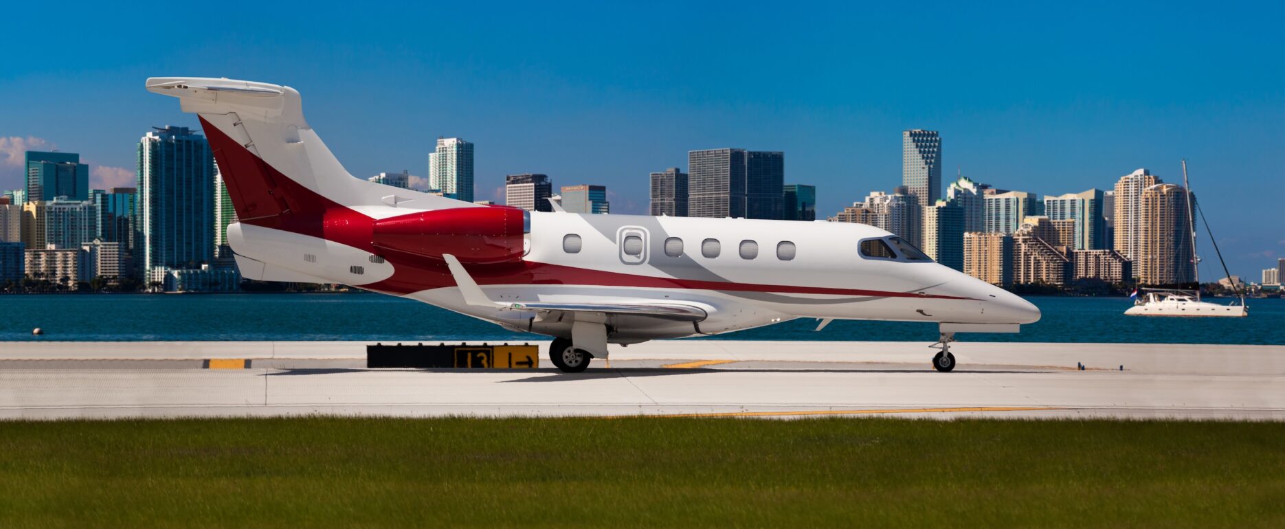 Embraer Phenom 300