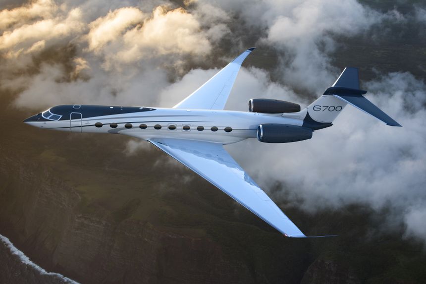 Gulfstream G700 Exterior aerial shot side on